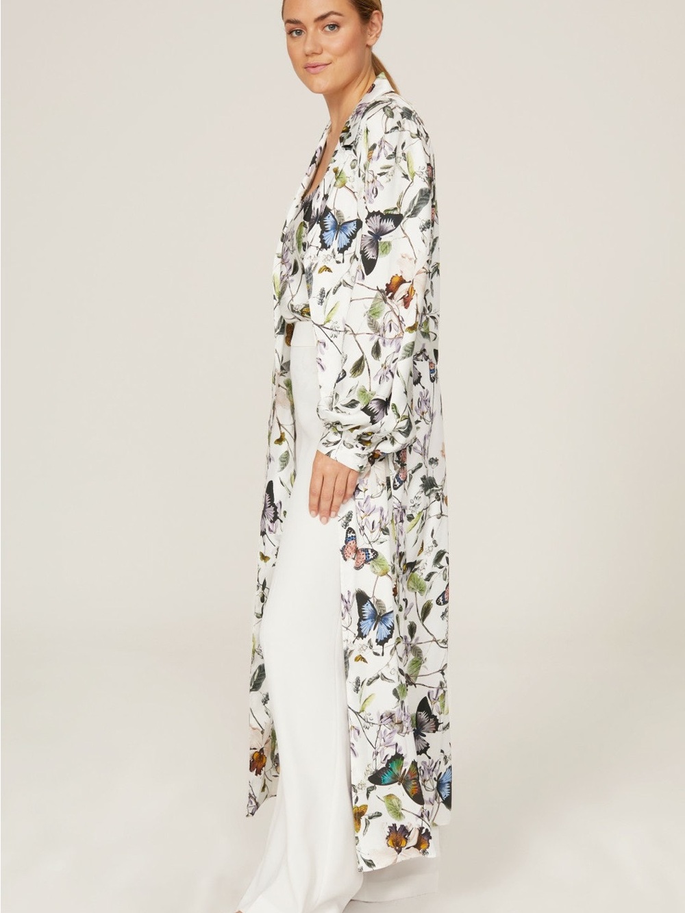 Badgley Mischka White Floral & Butterfly Long Kimono EUC
